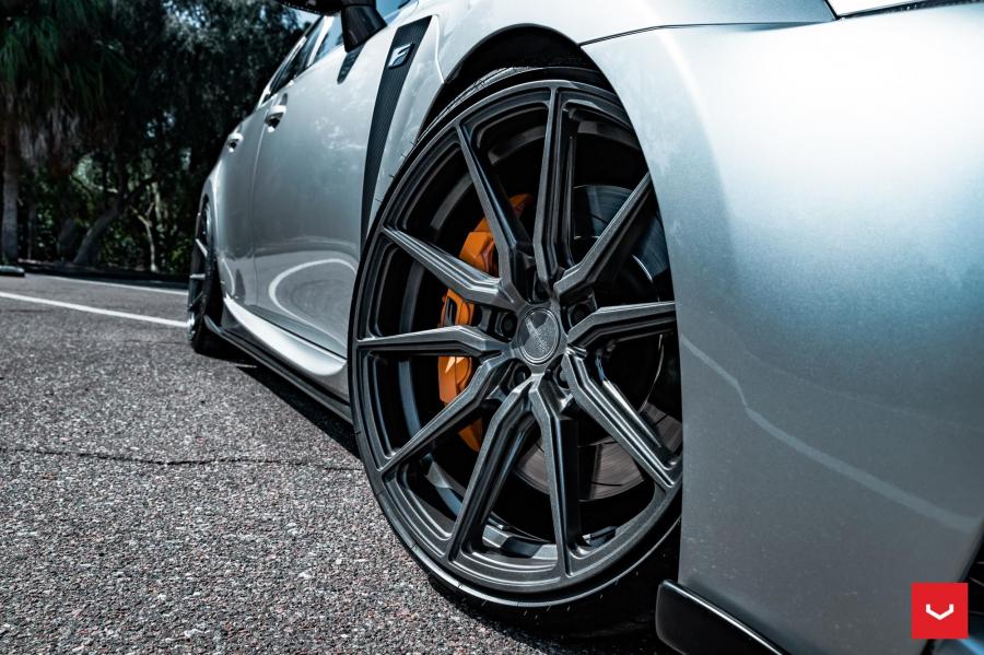 Детали экстерьера Lexus GS F on Vossen Wheels (HF-3) 2019 года  (фото 23 из 31)